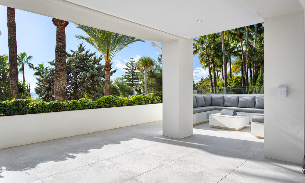 Atractiva y espaciosa villa de lujo renovada, con majestuosas vistas al mar, en venta, Marbella Este 3592