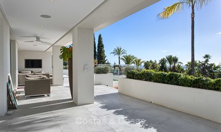 Atractiva y espaciosa villa de lujo renovada, con majestuosas vistas al mar, en venta, Marbella Este 3594 