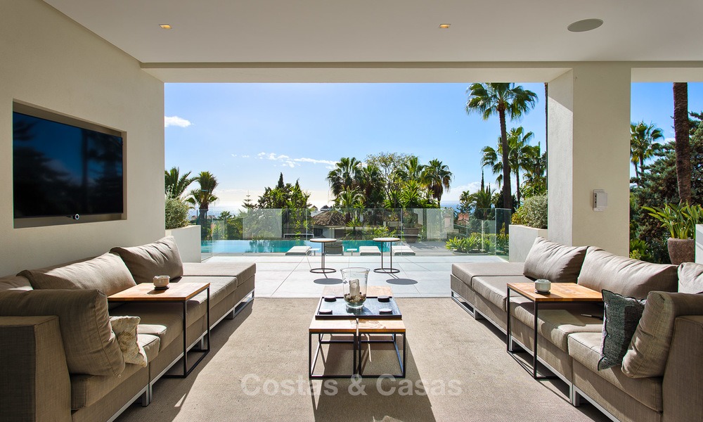 Atractiva y espaciosa villa de lujo renovada, con majestuosas vistas al mar, en venta, Marbella Este 3595