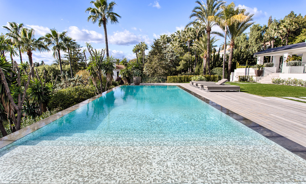 Atractiva y espaciosa villa de lujo renovada, con majestuosas vistas al mar, en venta, Marbella Este 3602