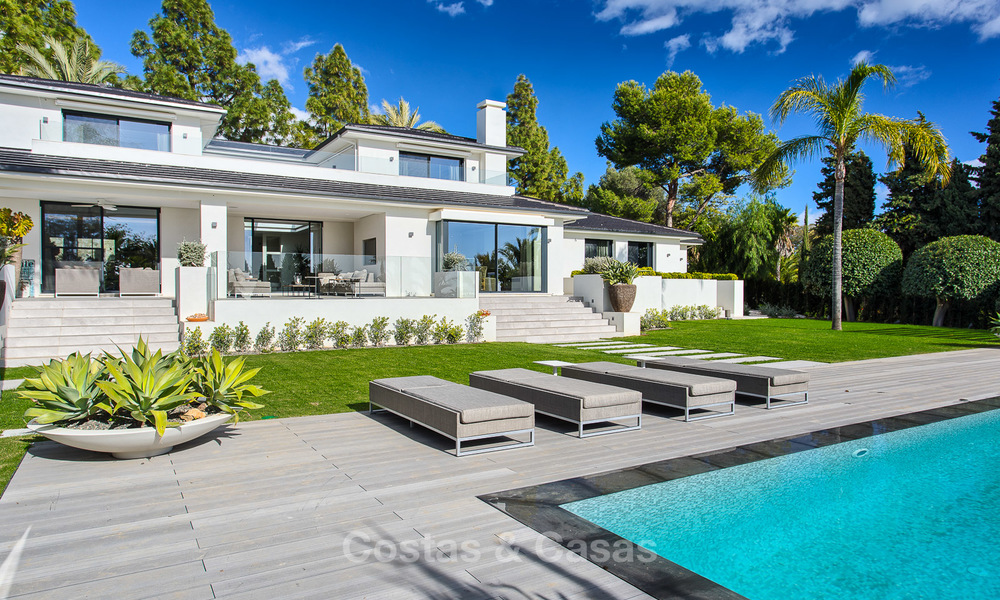 Atractiva y espaciosa villa de lujo renovada, con majestuosas vistas al mar, en venta, Marbella Este 3604