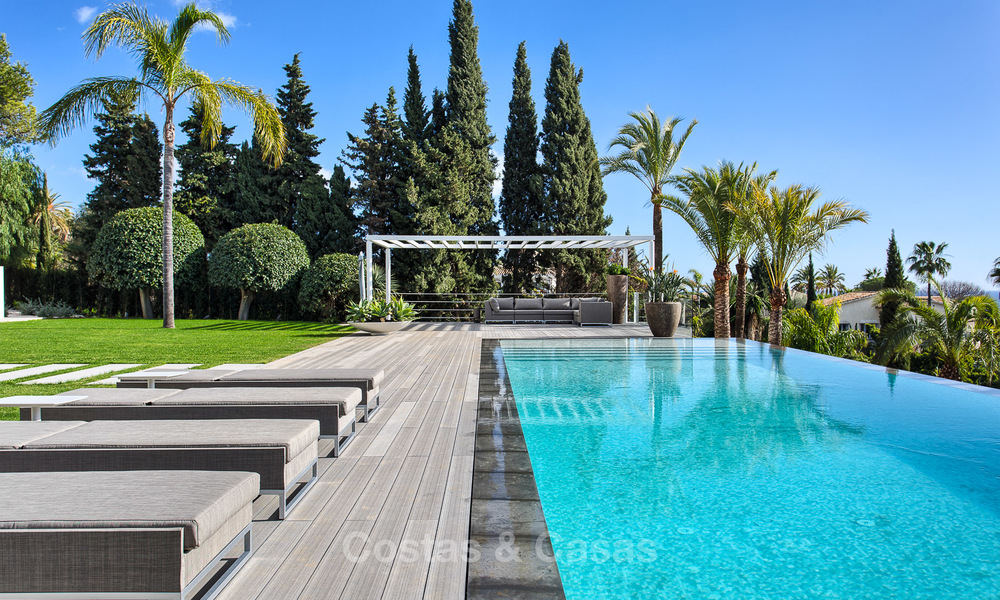 Atractiva y espaciosa villa de lujo renovada, con majestuosas vistas al mar, en venta, Marbella Este 3605