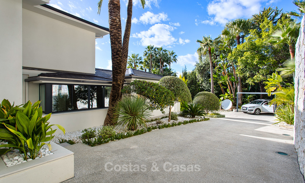 Atractiva y espaciosa villa de lujo renovada, con majestuosas vistas al mar, en venta, Marbella Este 3607