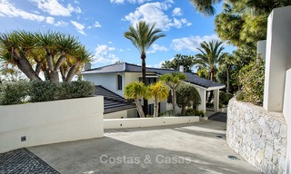 Atractiva y espaciosa villa de lujo renovada, con majestuosas vistas al mar, en venta, Marbella Este 3608 