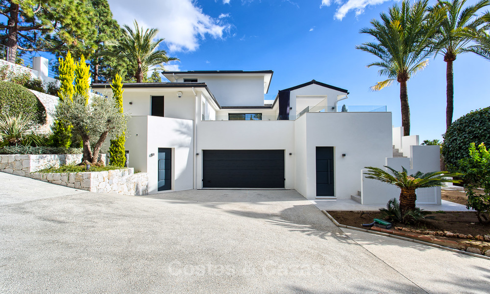 Atractiva y espaciosa villa de lujo renovada, con majestuosas vistas al mar, en venta, Marbella Este 3609