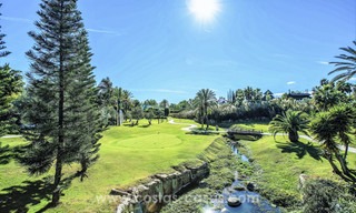 Villas de lujo contemporáneas en venta en un proyecto innovador, zona de golf con vistas al golf y al mar en Estepona - Marbella 3632 