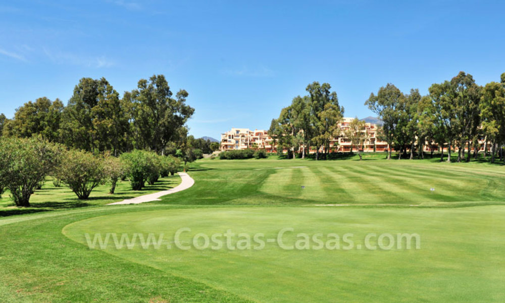 Apartamento de lujo en venta en primera linea de golf en Marbella - Estepona 3649