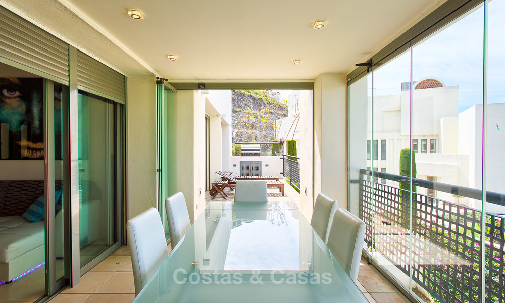 Lujoso apartamento moderno y espacioso en venta en un complejo de golf de 5 estrellas, en la Nueva Milla de Oro en Benahavis - Marbella 3664