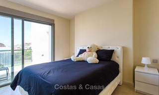 Lujoso apartamento moderno y espacioso en venta en un complejo de golf de 5 estrellas, en la Nueva Milla de Oro en Benahavis - Marbella 3671 