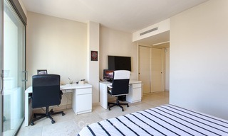 Lujoso apartamento moderno y espacioso en venta en un complejo de golf de 5 estrellas, en la Nueva Milla de Oro en Benahavis - Marbella 3676 