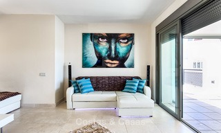 Lujoso apartamento moderno y espacioso en venta en un complejo de golf de 5 estrellas, en la Nueva Milla de Oro en Benahavis - Marbella 3686 