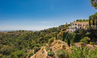 Encantadora y espaciosa villa de estilo andaluz en venta en El Madroñal, Benahavis - Marbella 3767 