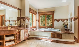 Encantadora y espaciosa villa de estilo andaluz en venta en El Madroñal, Benahavis - Marbella 3774 