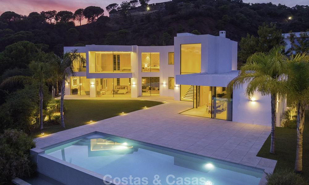 Nueva y moderna villa de lujo en venta en El Madroñal, Benahavis - Marbella 17165