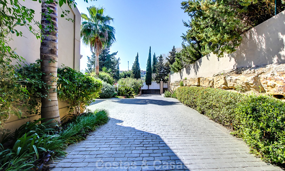 Espectacular y moderno chalet de lujo de estilo andaluz en venta, New Golden Mile, Benahavis - Marbella 3956