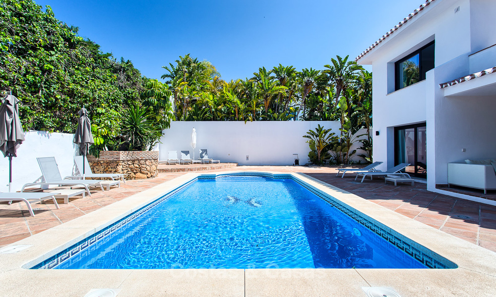 Villa de lujo recientemente renovada en Los Monteros, Este de Marbella 4036