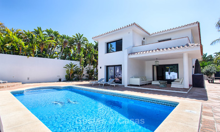 Villa de lujo recientemente renovada en Los Monteros, Este de Marbella 4037