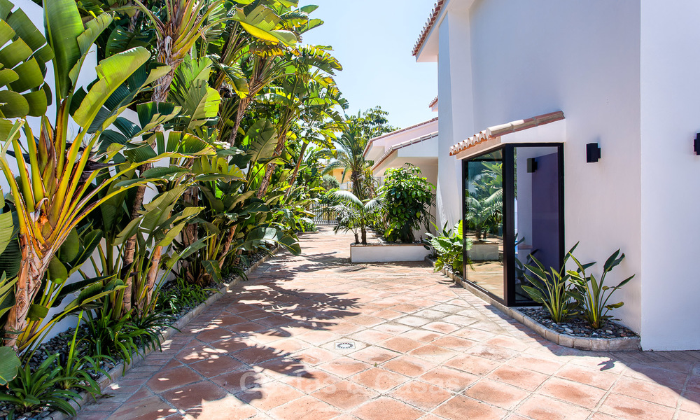 Villa de lujo recientemente renovada en Los Monteros, Este de Marbella 4038