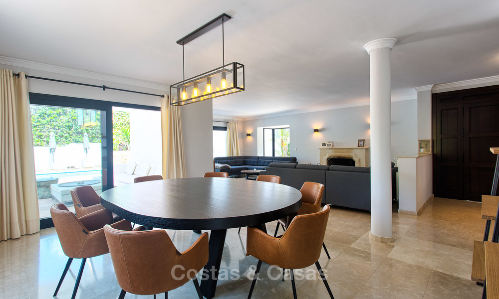 Villa de lujo recientemente renovada en Los Monteros, Este de Marbella 4044