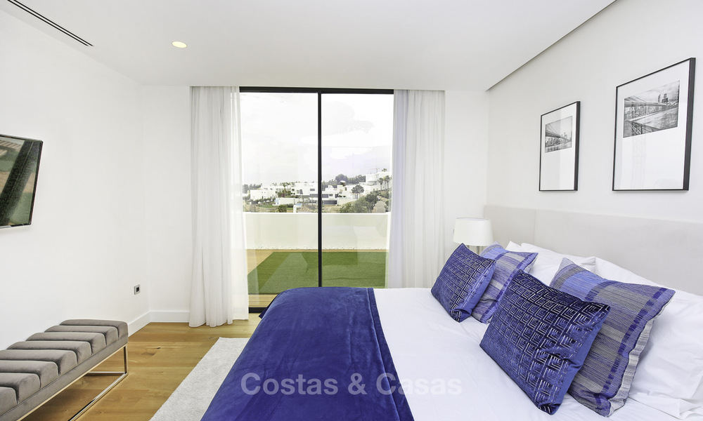 Villa de lujo moderna y contemporánea a estrenar con vistas al mar en venta, Benahavis, Marbella 36595
