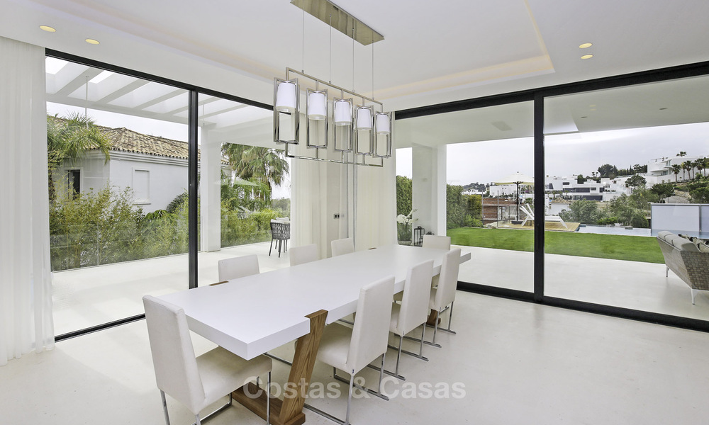 Villa de lujo moderna y contemporánea a estrenar con vistas al mar en venta, Benahavis, Marbella 36615