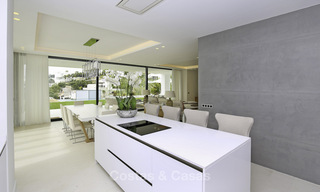 Villa de lujo moderna y contemporánea a estrenar con vistas al mar en venta, Benahavis, Marbella 36617 