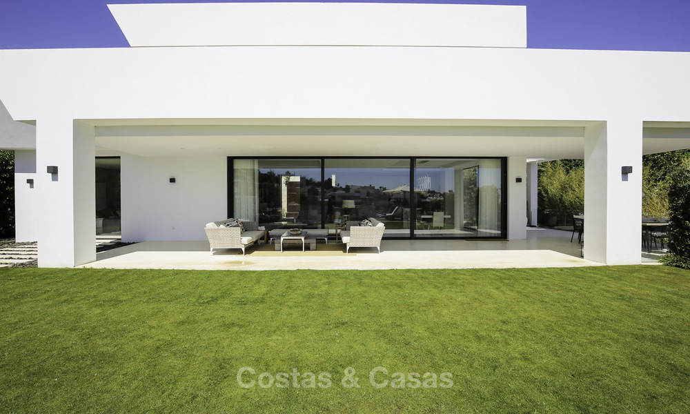 Villa de lujo moderna y contemporánea a estrenar con vistas al mar en venta, Benahavis, Marbella 36630