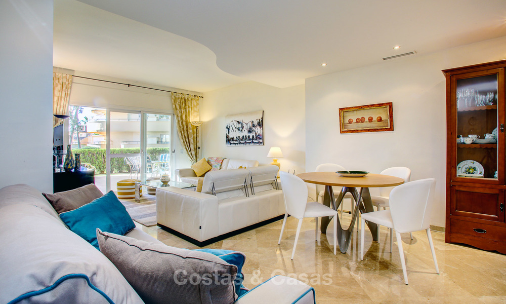 Encantador y espacioso apartamento de lujo, orientado al sur, en venta en una codiciada urbanización de golf, Elviria - Marbella 4092