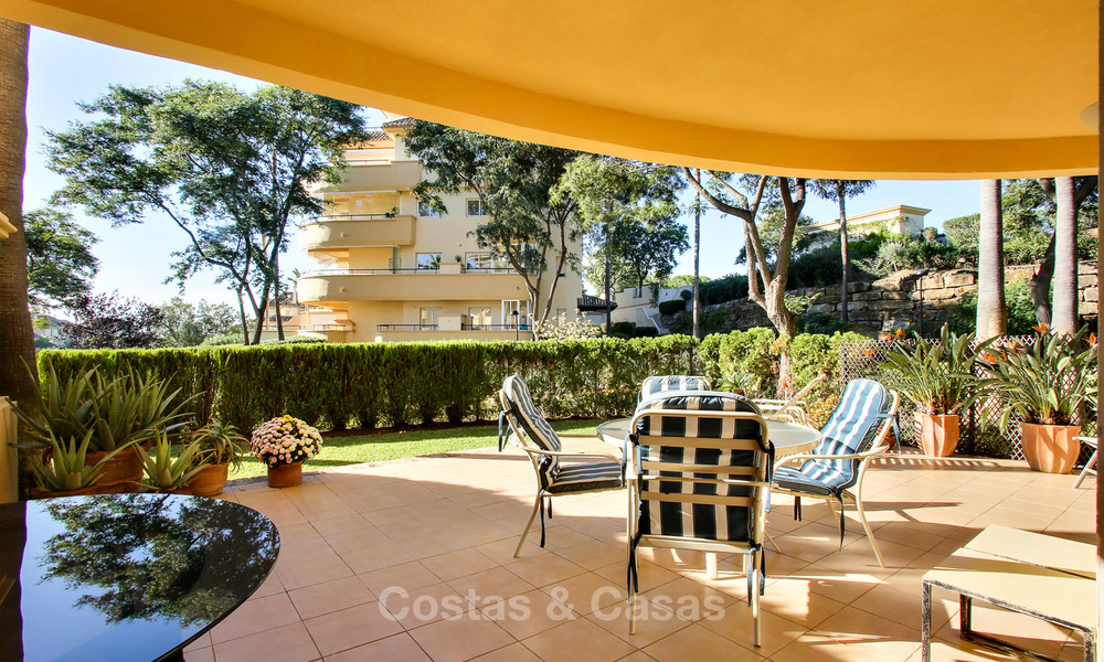 Encantador y espacioso apartamento de lujo, orientado al sur, en venta en una codiciada urbanización de golf, Elviria - Marbella 4101