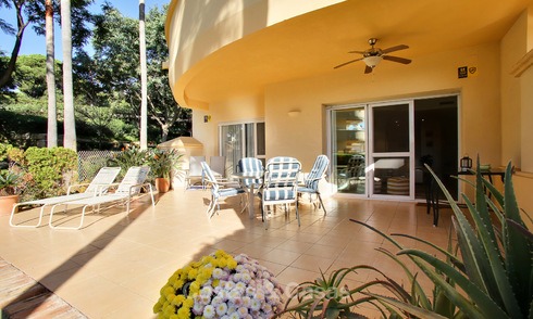 Encantador y espacioso apartamento de lujo, orientado al sur, en venta en una codiciada urbanización de golf, Elviria - Marbella 4102
