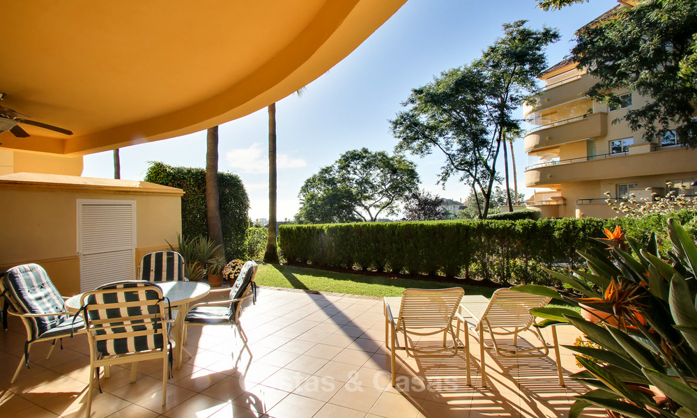 Encantador y espacioso apartamento de lujo, orientado al sur, en venta en una codiciada urbanización de golf, Elviria - Marbella 4104