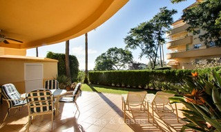 Encantador y espacioso apartamento de lujo, orientado al sur, en venta en una codiciada urbanización de golf, Elviria - Marbella 4104 