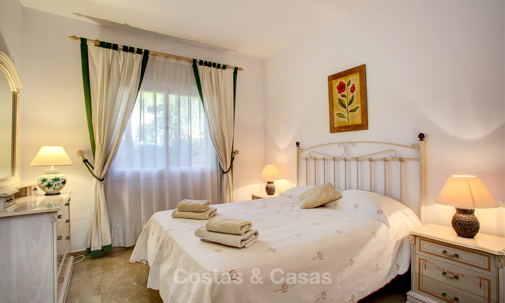 Encantador y espacioso apartamento de lujo, orientado al sur, en venta en una codiciada urbanización de golf, Elviria - Marbella 4114