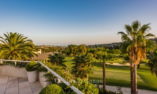Primera línea de golf, amplio ático de lujo en venta en Nueva Andalucia - Marbella 4026 