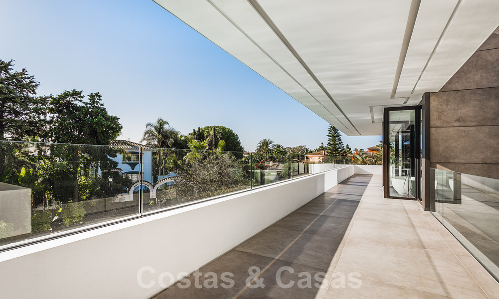 Villa de diseño a estrenar en venta, Estepona Este - Marbella. Lista para mudarse! 30728