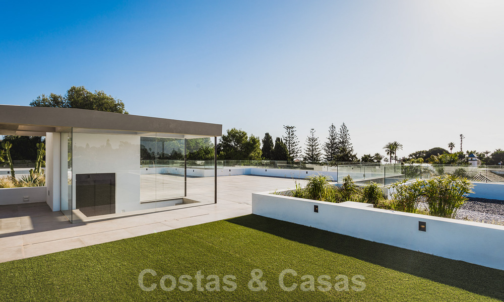 Villa de diseño a estrenar en venta, Estepona Este - Marbella. Lista para mudarse! 30734