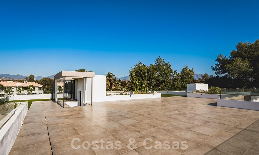Villa de diseño a estrenar en venta, Estepona Este - Marbella. Lista para mudarse! 30736