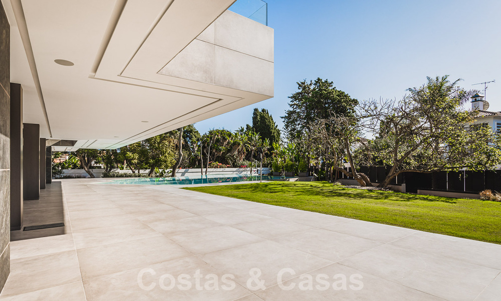 Villa de diseño a estrenar en venta, Estepona Este - Marbella. Lista para mudarse! 30749