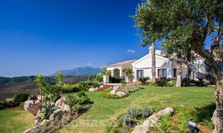 Exclusiva villa en venta, con vistas al mar en un resort enMarbella - Benahavis 22354 