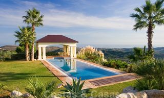 Exclusiva villa en venta, con vistas al mar en un resort enMarbella - Benahavis 22359 