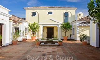 Exclusiva villa en venta, con vistas al mar en un resort enMarbella - Benahavis 22360 