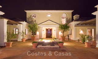 Exclusiva villa en venta, con vistas al mar en un resort enMarbella - Benahavis 22364 