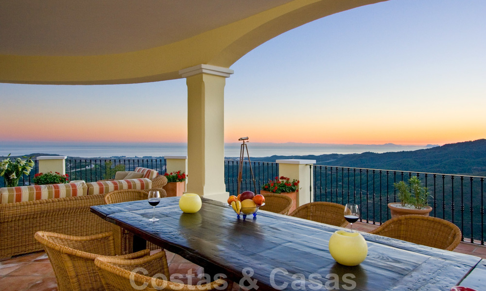 Exclusiva villa en venta, con vistas al mar en un resort enMarbella - Benahavis 22370