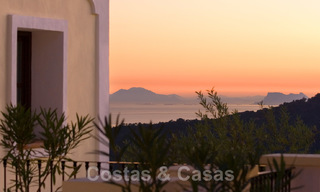 Exclusiva villa en venta, con vistas al mar en un resort enMarbella - Benahavis 22375 