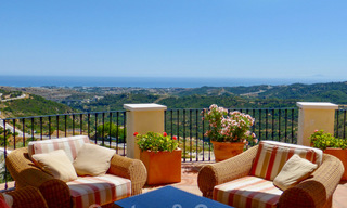 Exclusiva villa en venta, con vistas al mar en un resort enMarbella - Benahavis 22381 