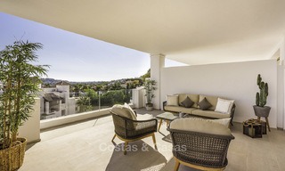 Impresionantes apartamentos de lujo en venta en un exclusivo complejo en Nueva Andalucia - Marbella con vistas al golf y mar 12462 