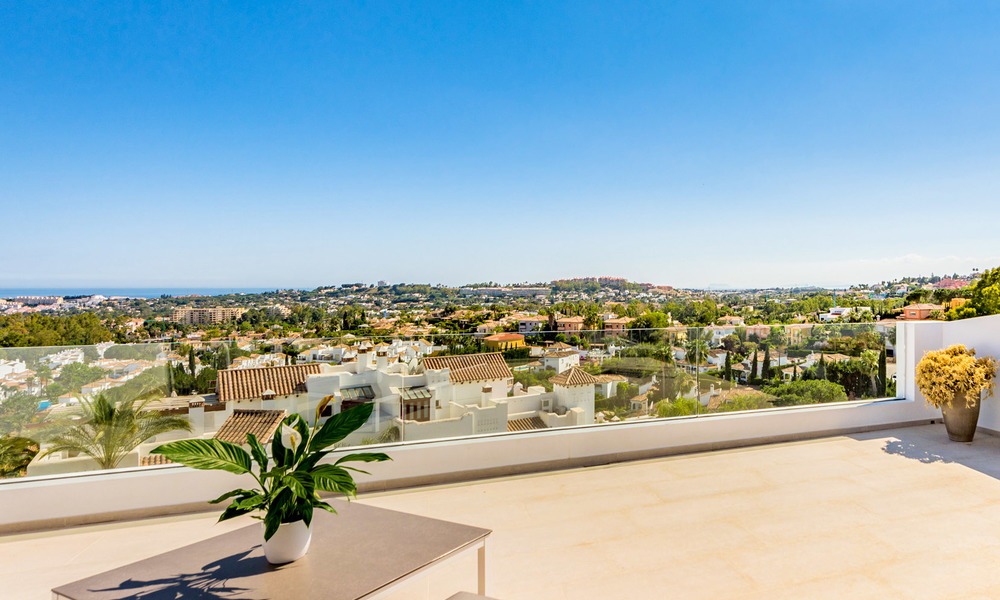 Impresionantes apartamentos de lujo en venta en un exclusivo complejo en Nueva Andalucia - Marbella con vistas al golf y mar 12731