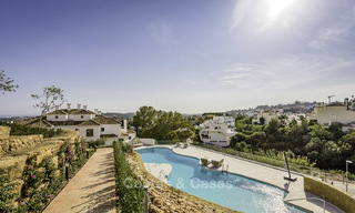 Impresionantes apartamentos de lujo en venta en un exclusivo complejo en Nueva Andalucia - Marbella con vistas al golf y mar 18375 