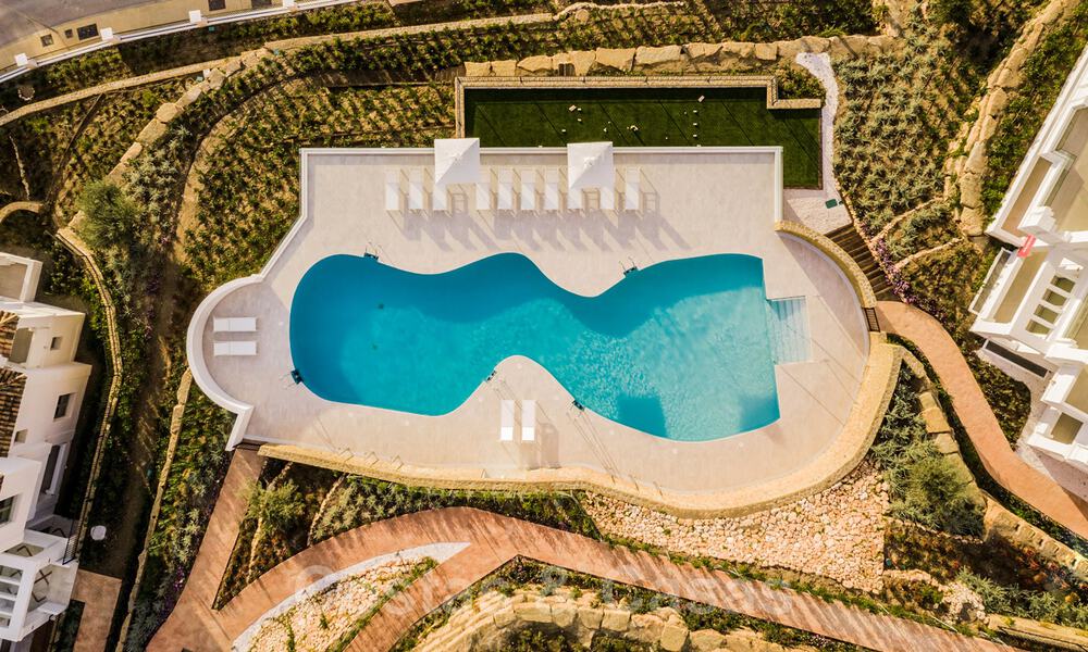 Impresionantes apartamentos de lujo en venta en un exclusivo complejo en Nueva Andalucia - Marbella con vistas al golf y mar 31949