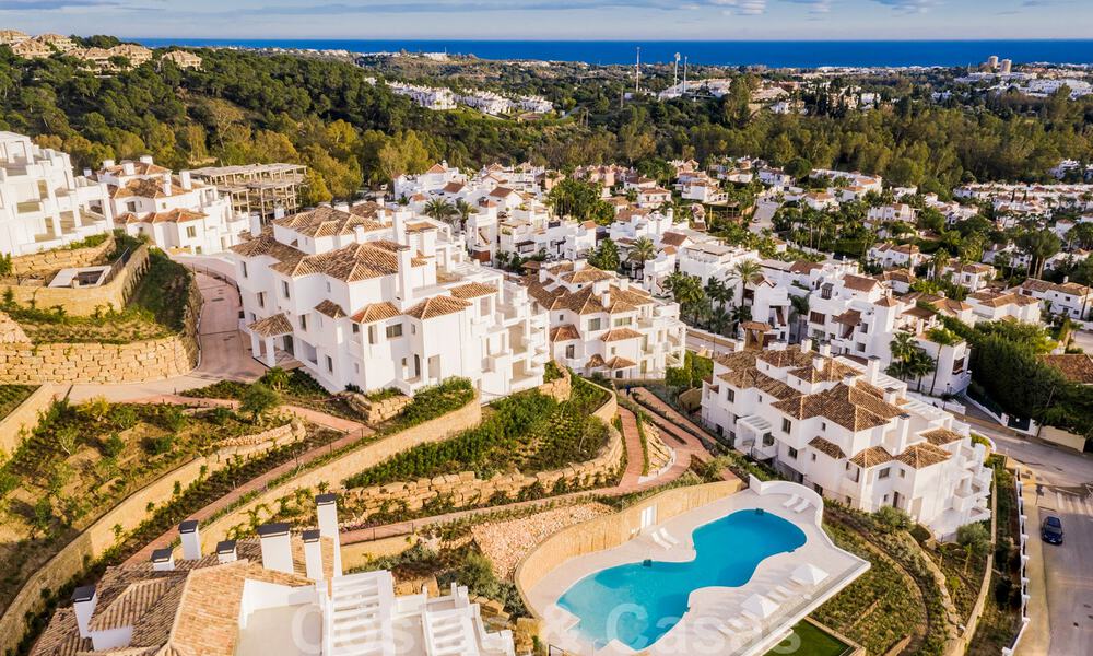 Impresionantes apartamentos de lujo en venta en un exclusivo complejo en Nueva Andalucia - Marbella con vistas al golf y mar 31950